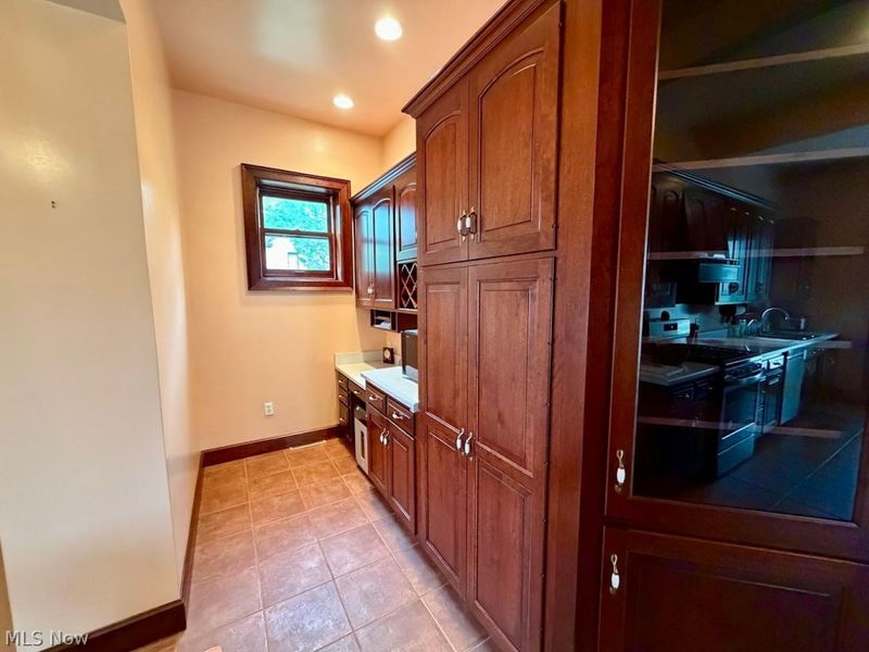 404 E Iron Avenue , Dover, OH 44622 Photo 6
