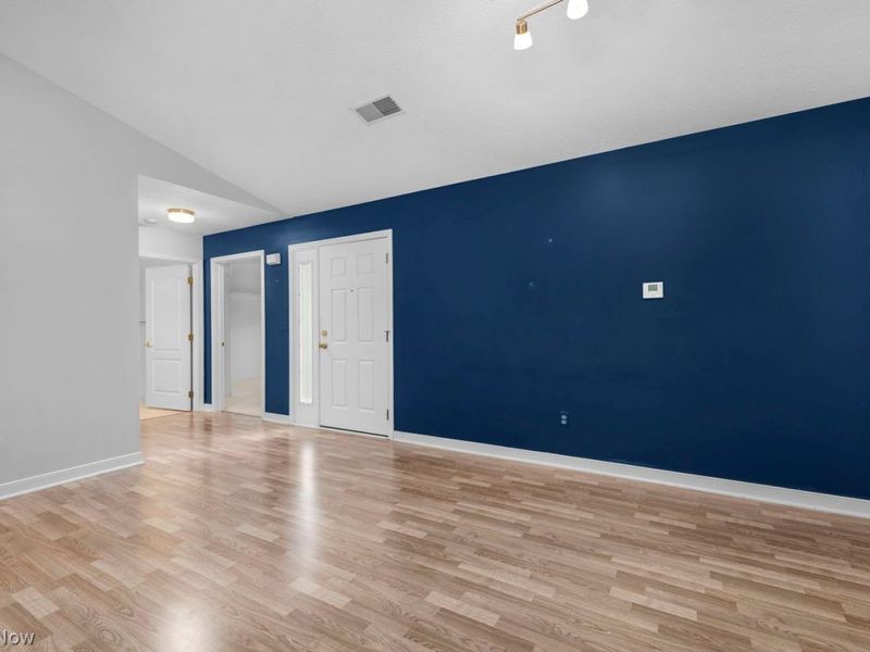 819 Renee Drive , Wadsworth, OH 44281 Photo 4