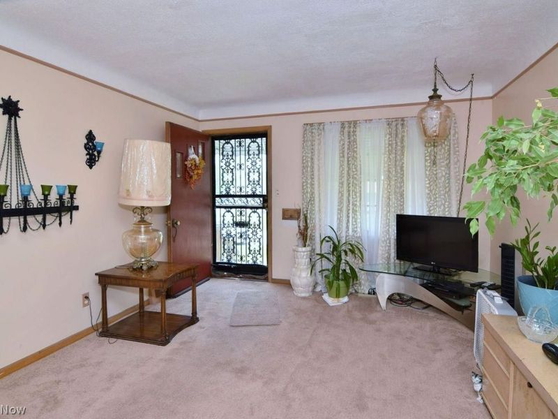4253 E 162nd Street , Cleveland, OH 44128 Photo 4