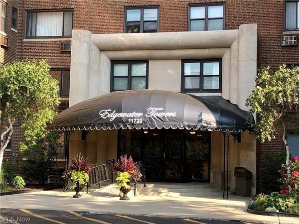 11720 Edgewater Drive , Unit 310, Lakewood, OH 44107