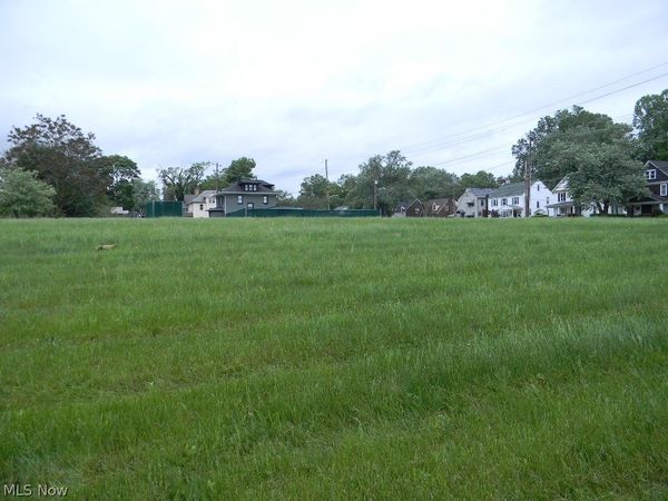 Robbins Avenue , Niles, OH 44446
