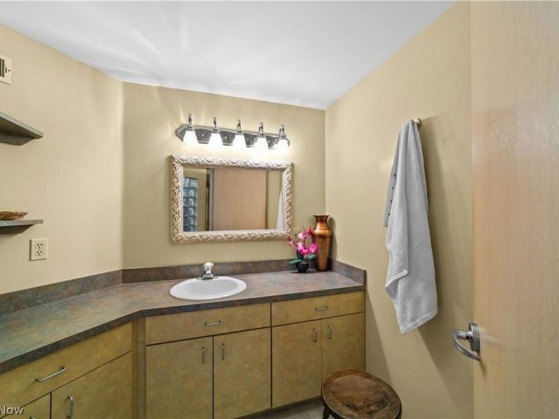 6071 Middle Ridge Road , Lorain, OH 44053 Photo 26
