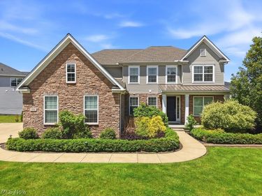 351 Glasgow Drive, Highland Heights, OH 44143