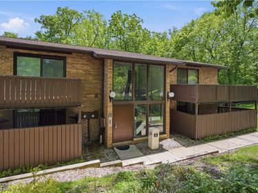6895 Carriage Hill Drive, Brecksville, OH 44141