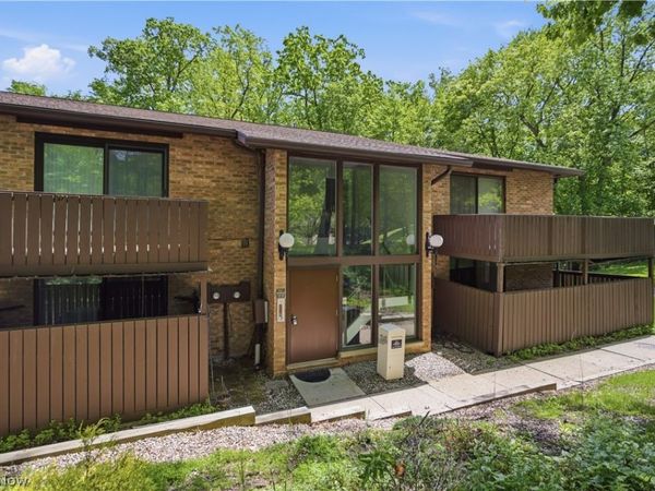 6895 Carriage Hill Drive , Brecksville, OH 44141