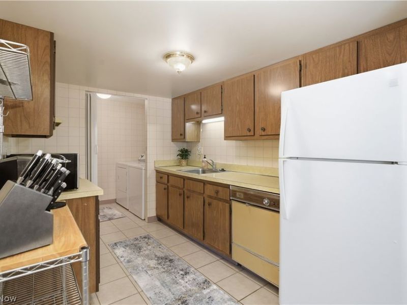 6895 Carriage Hill Drive , Brecksville, OH 44141 Photo 15