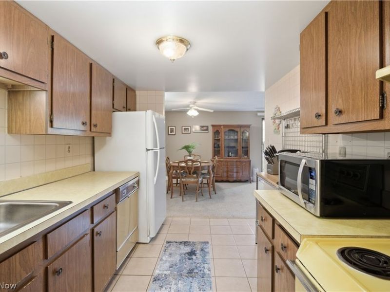 6895 Carriage Hill Drive , Brecksville, OH 44141 Photo 16