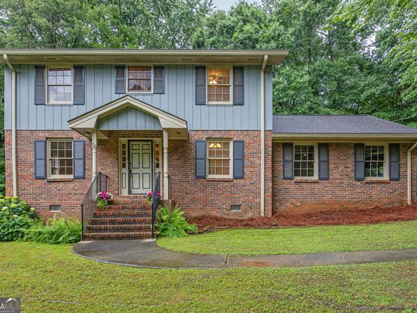 4056 White Oak Lane SW, Lilburn, GA 30047