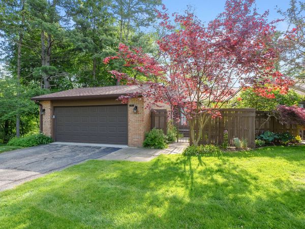 121 Pine Cove Circle, Kalamazoo, MI 49006