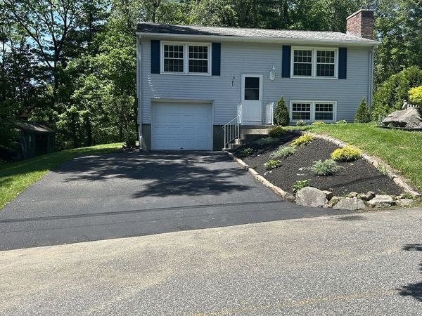 9 Cricket Dr, Sturbridge, MA 01566