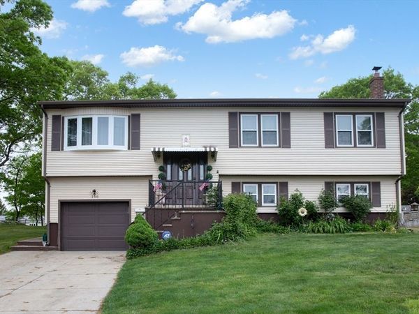 166 Stonehaven Rd, Fall River, MA 02723