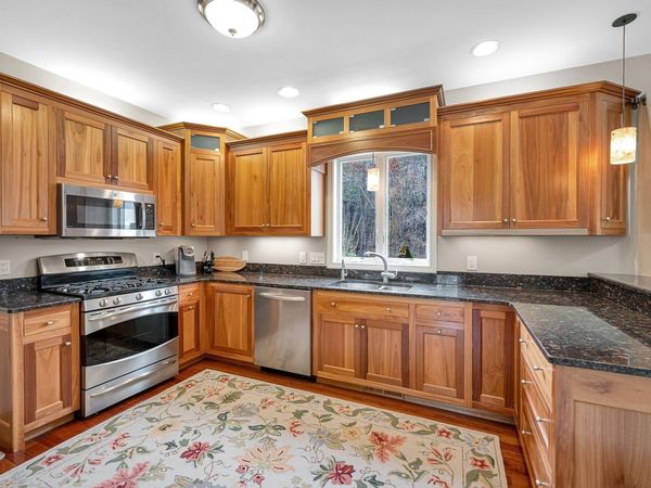 37 Beechwood Dr, Haverhill, MA 01832