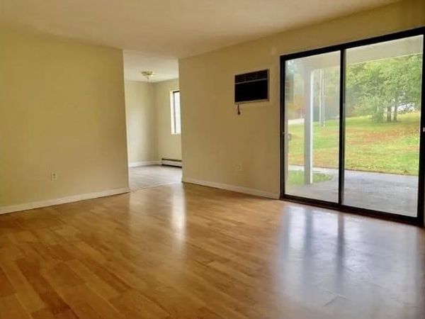 2400 Skyline Dr, Unit 1, Lowell, MA 01854