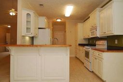 211 Faversham Lane photo 4