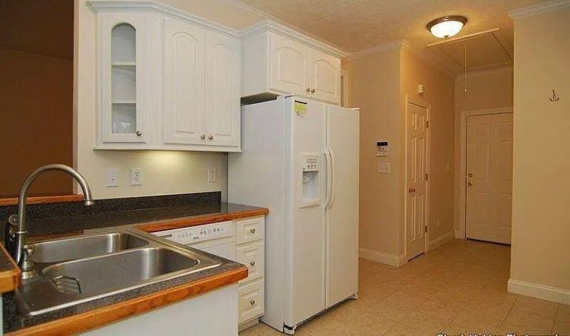 211 Faversham Lane Photo 4