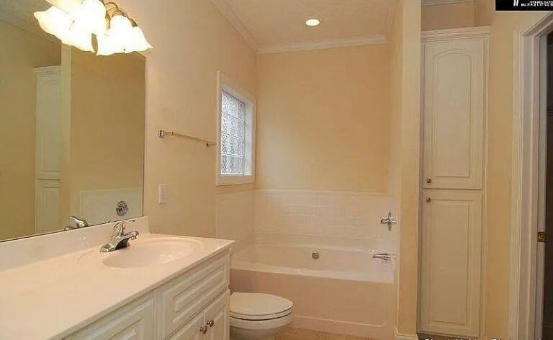 211 Faversham Lane Photo 7