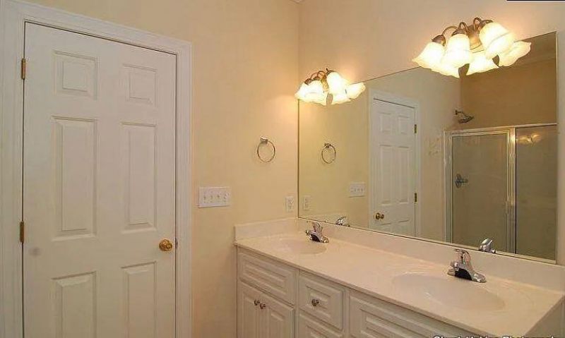 211 Faversham Lane Photo 8