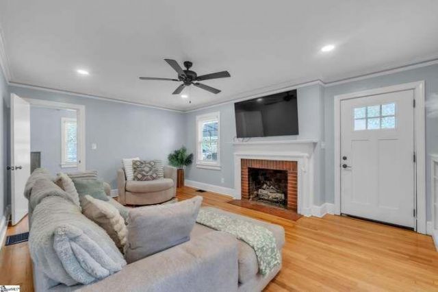 218 Beatrice Street Photo 10
