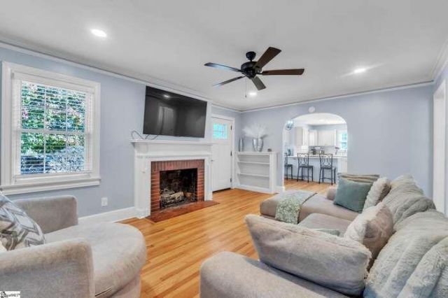 218 Beatrice Street Photo 17