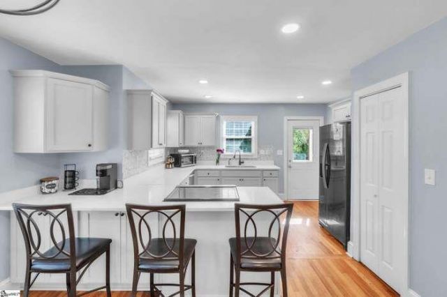 218 Beatrice Street Photo 8