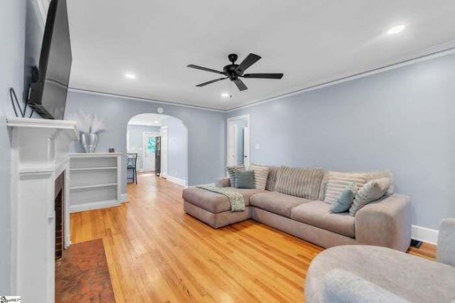 218 Beatrice Street Photo 9