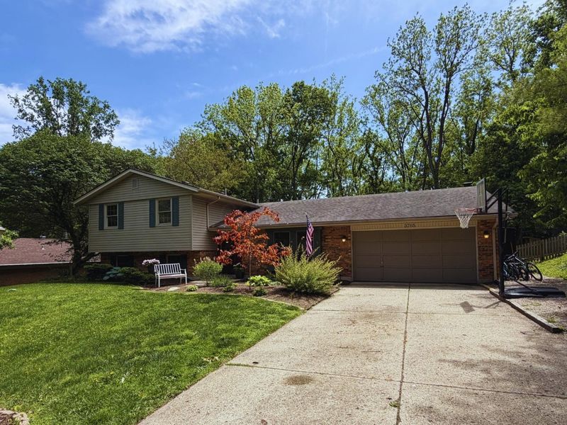 3765 Frostwood Drive , Dayton, OH 45430 Photo 2
