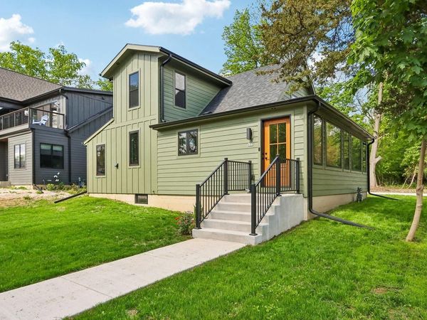 637 1st STREET, Delafield, WI 53018