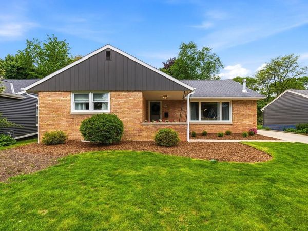 W62N321 Hanover AVENUE, Cedarburg, WI 53012