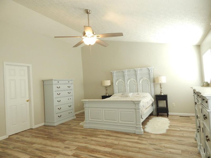 5917 Pepperridge Court, Hamilton Twp, OH 45039 Photo 10