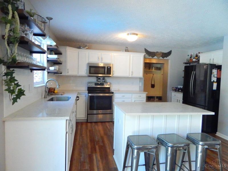 5917 Pepperridge Court, Hamilton Twp, OH 45039 Photo 3
