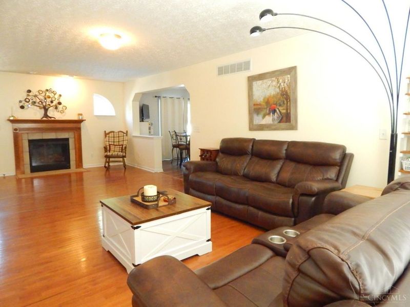 5917 Pepperridge Court, Hamilton Twp, OH 45039 Photo 8