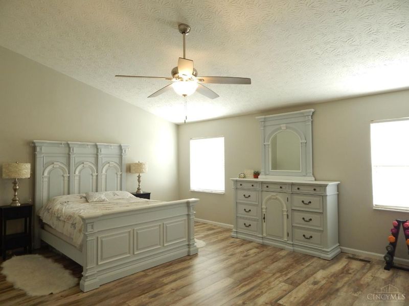 5917 Pepperridge Court, Hamilton Twp, OH 45039 Photo 9