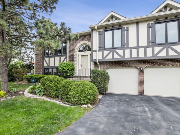17620 Cambridge Place, Unit 116, Tinley Park, IL 60487