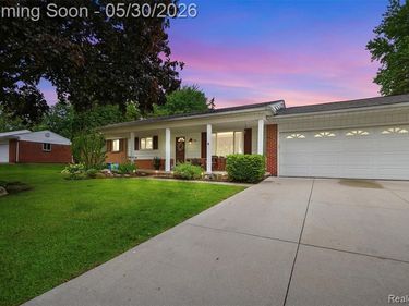 184 Carter Drive, Troy, MI 48098
