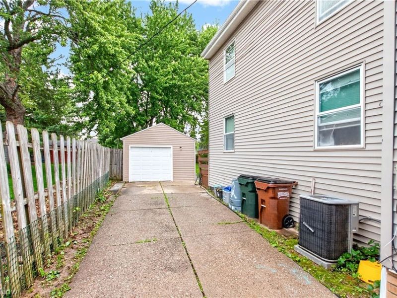 6806 Dartworth Drive , Parma, OH 44129 Photo 6