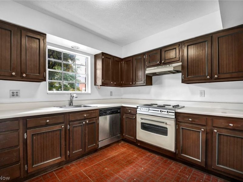 1015 Trevitt Circle N, Euclid, OH 44143 Photo 13