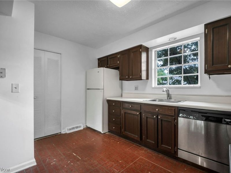 1015 Trevitt Circle N, Euclid, OH 44143 Photo 14
