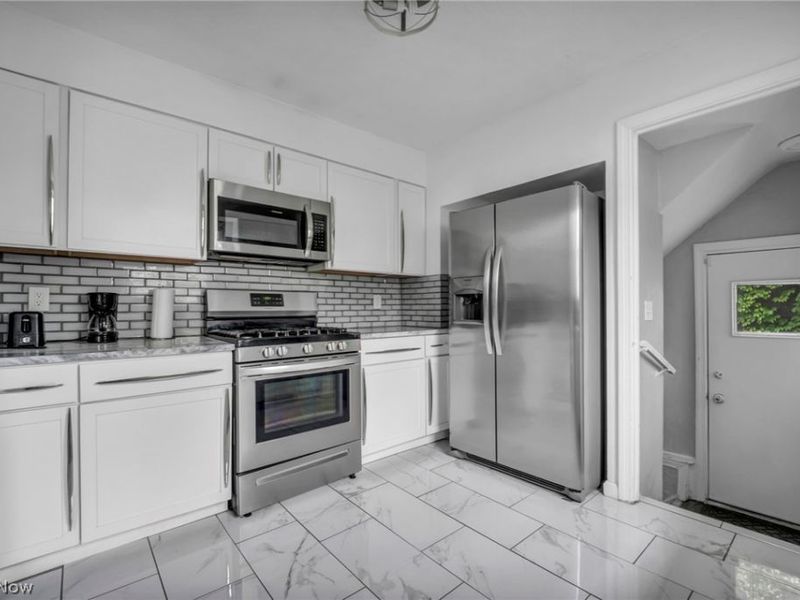 16911 Throckley Avenue , Cleveland, OH 44128 Photo 15
