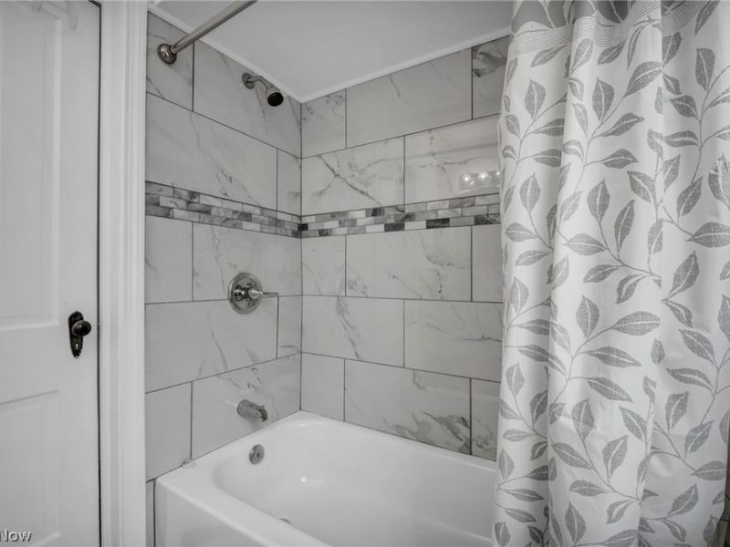 16911 Throckley Avenue , Cleveland, OH 44128 Photo 33