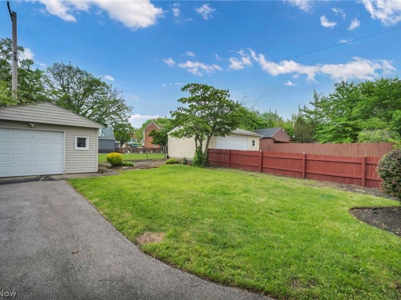 16911 Throckley Avenue , Cleveland, OH 44128 Photo 38