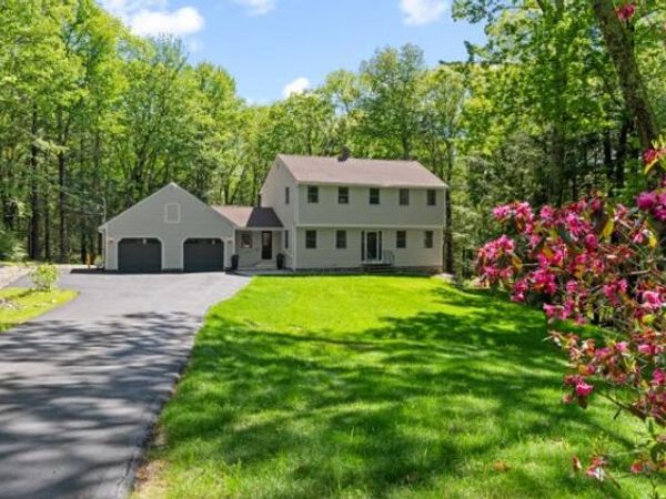 16 Pleasant Valley Road , Cumberland, ME 04021