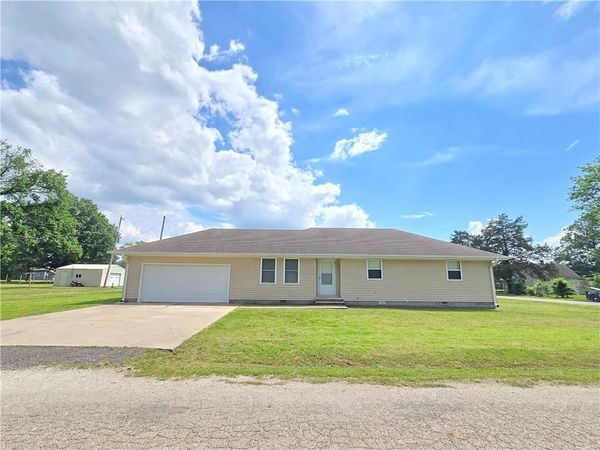 817 W Park Street, Cherryvale, KS 67335