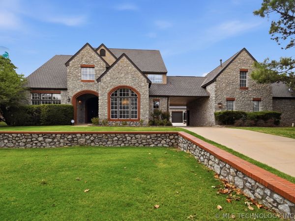 4809 Oak Leaf Drive, Tulsa, OK 74132