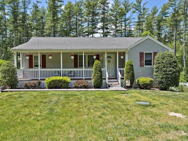 136 Elm St, Halifax, MA 02338