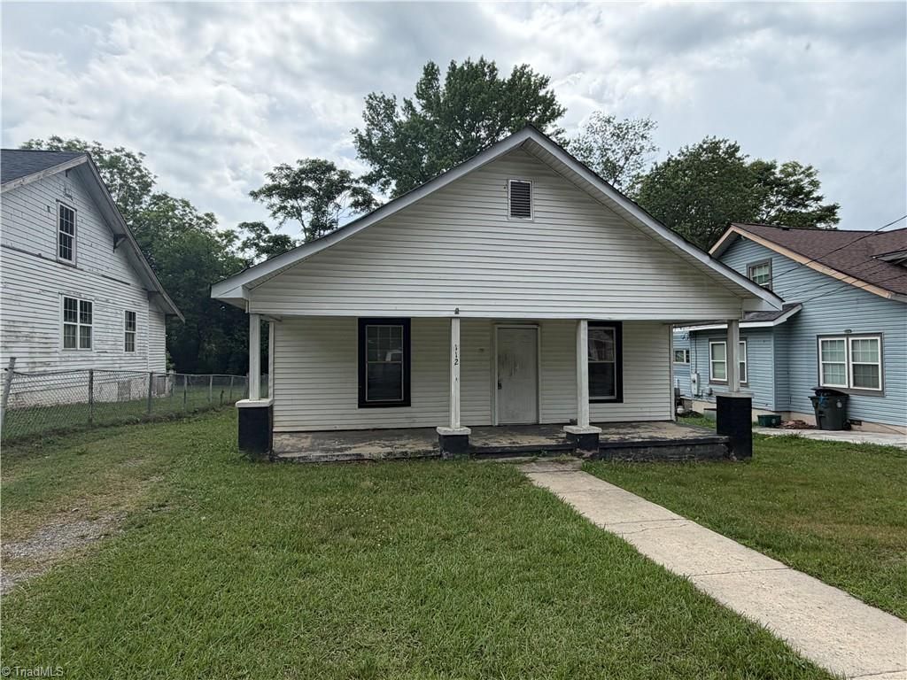 112 Hobbs Avenue, Thomasville, NC 27360 Main Photo