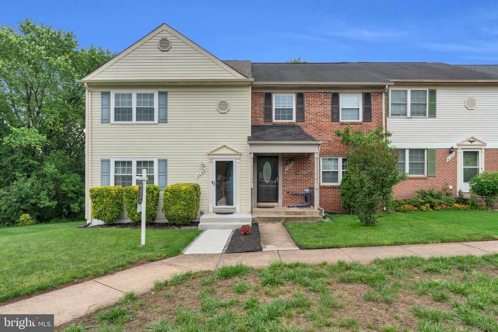 8683 Point Of Woods Drive, Manassas, VA 20110 Main Photo