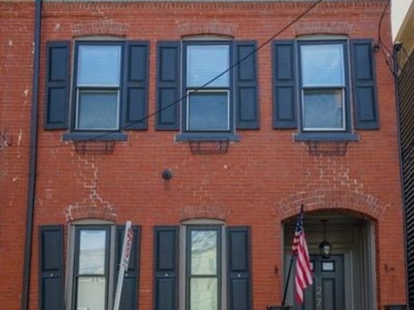 27 Swallow St, Unit 3, Boston, MA 02127