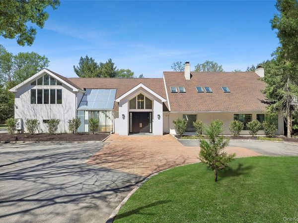 92 Old House Lane , Sands Point, NY 11050