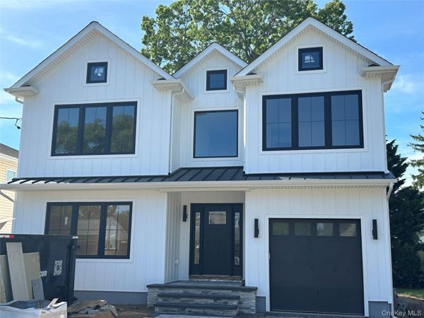 3986 William Street, Seaford, NY 11783
