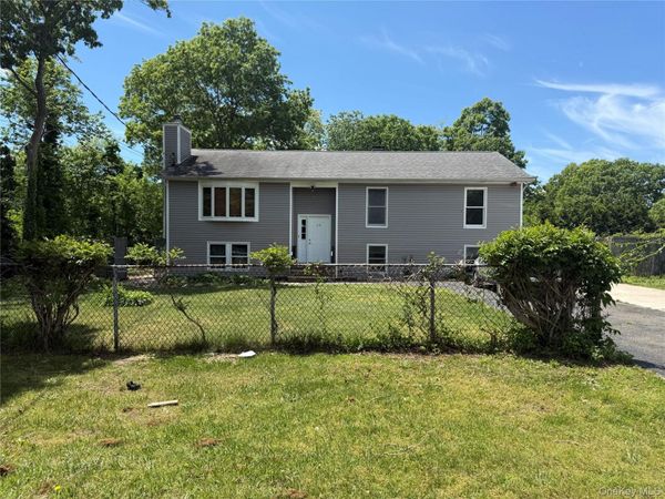 28 Strafford Street , Mastic, NY 11950